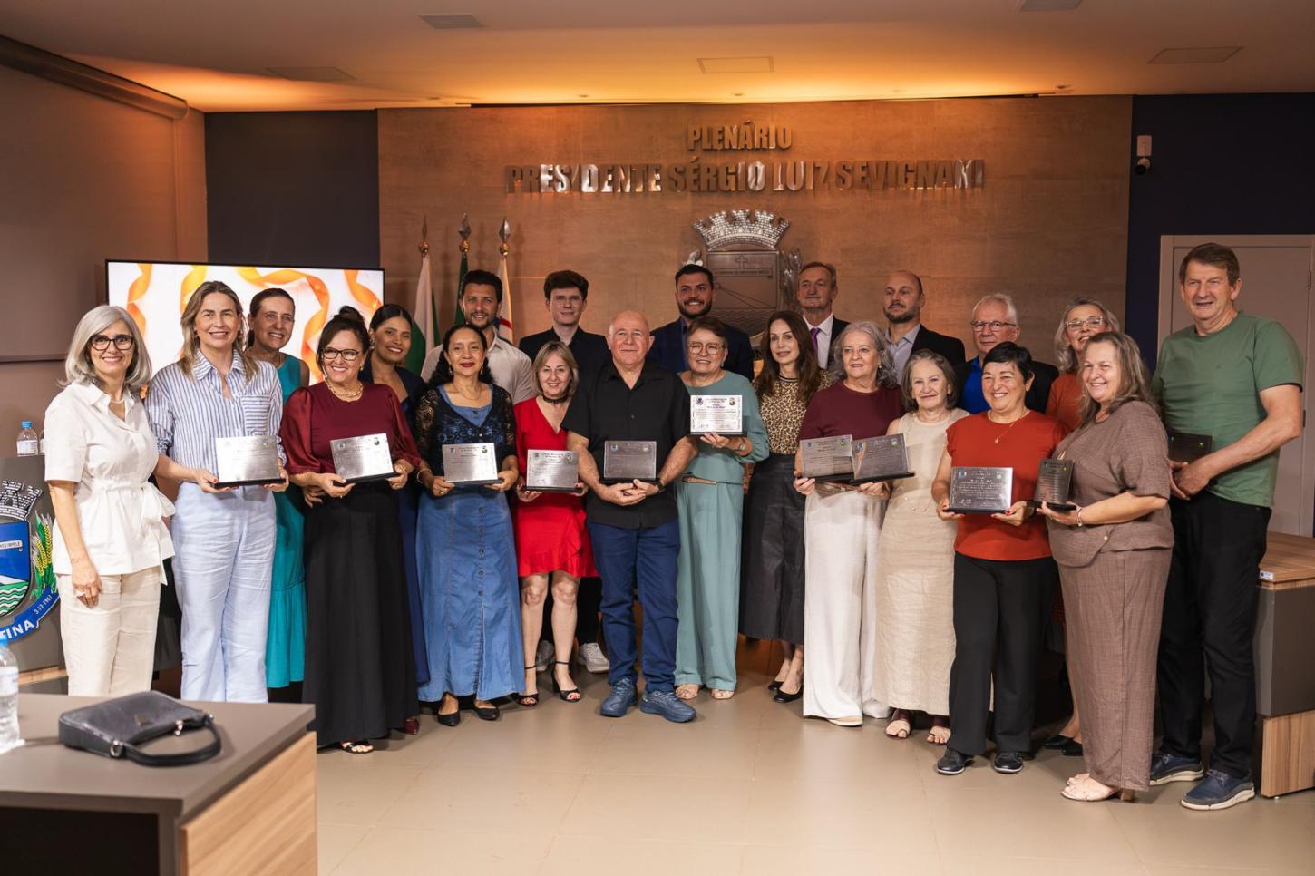 Câmara Municipal realiza primeira edição do Prêmio “Mestres do Saber” em homenagem a profissionais da educação