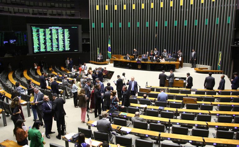 Câmara pode votar projeto sobre exames no SUS feitos em clínicas privadas