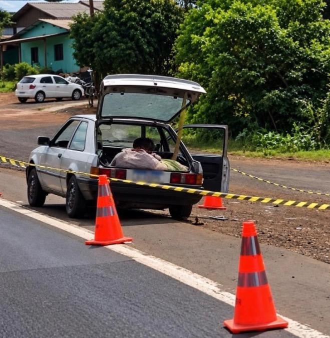 Corpo esquartejado é encontrado em porta-malas de carro e sete pessoas são detidas no Paraná