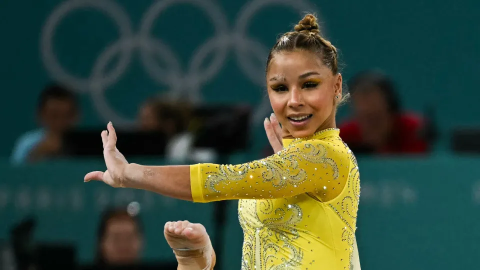 Flávia Saraiva conquista o bronze na trave no Mundial de ginástica