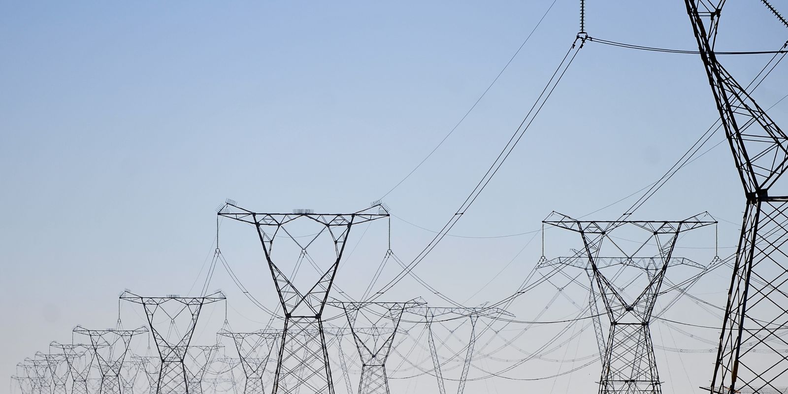 Distribuidoras de energia preparam plano especial para garantir votação no domingo