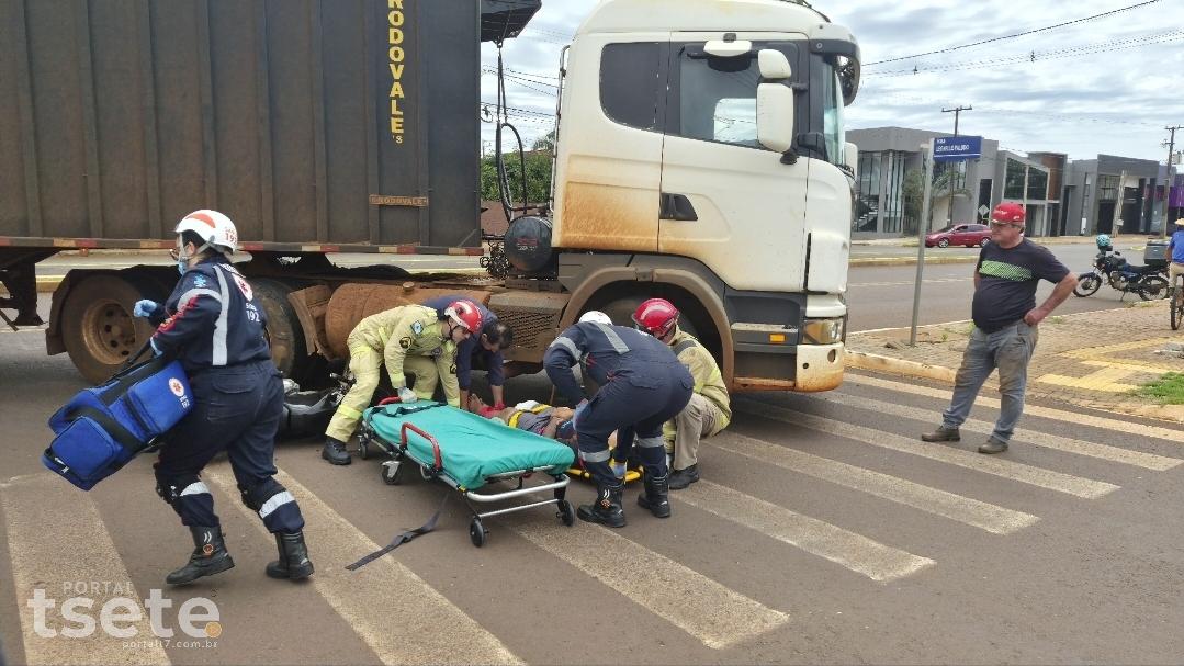 Duas pessoas ficam gravemente feridas em acidente entre moto e carreta em Palotina