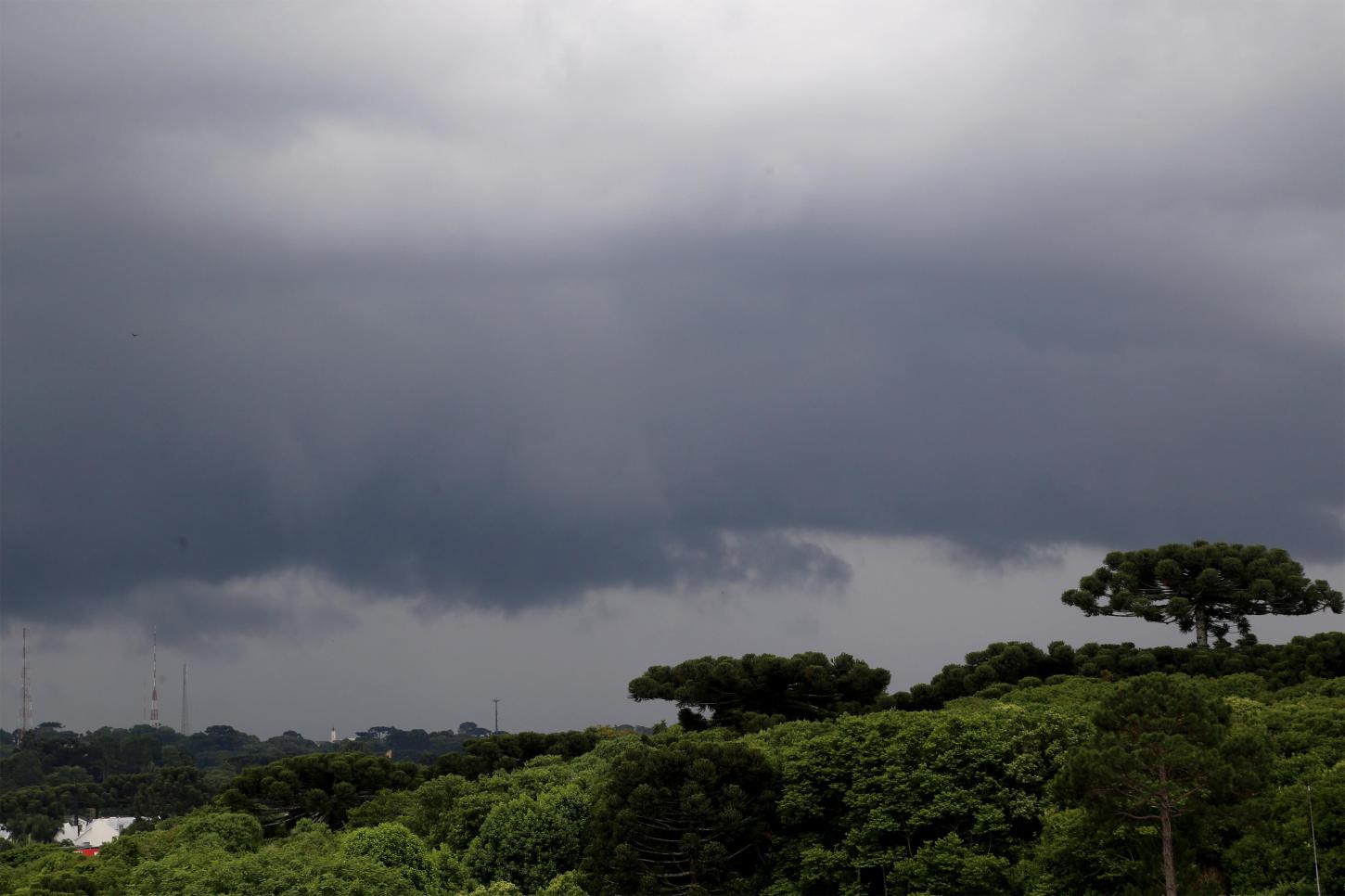 El Niño deve intensificar chuvas no Paraná e elevar risco de temporais até dezembro