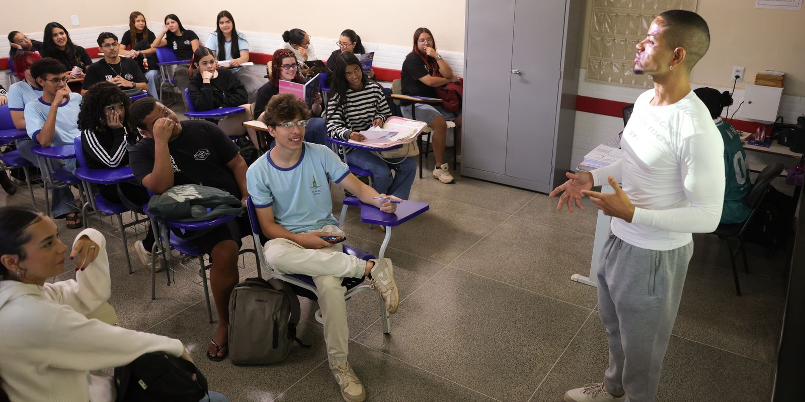 Enem 2026: inscritos automáticos têm até outubro para escolher idioma da prova