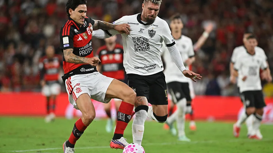 Flamengo supera Atlético-MG por 3 a 2 e assume a liderança do Campeonato Brasileiro