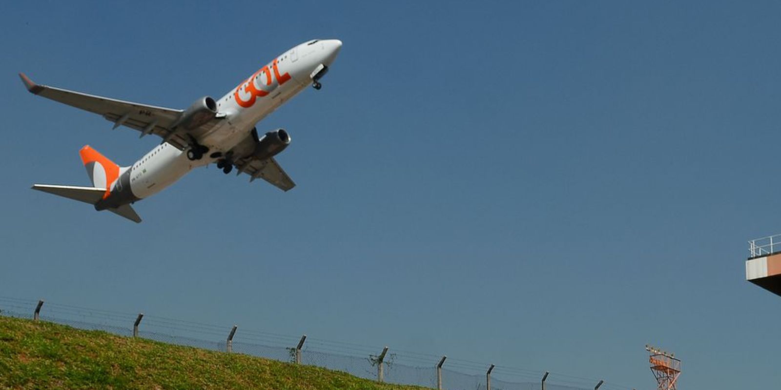 Gol nega cancelamento de voos em massa saindo de Porto Alegre