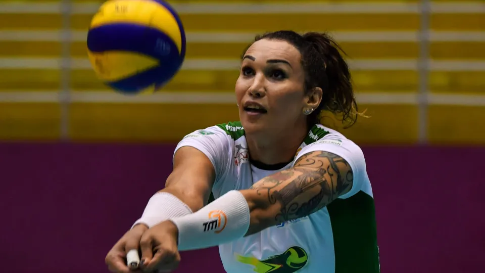 Tifanny abreu volta a ser impedida de atuar no vôlei feminino após decisão