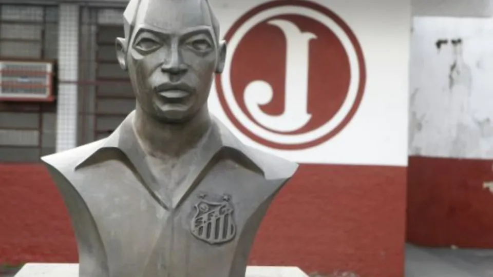 Juventus retira busto de Pelé de seu estádio na Rua Javari