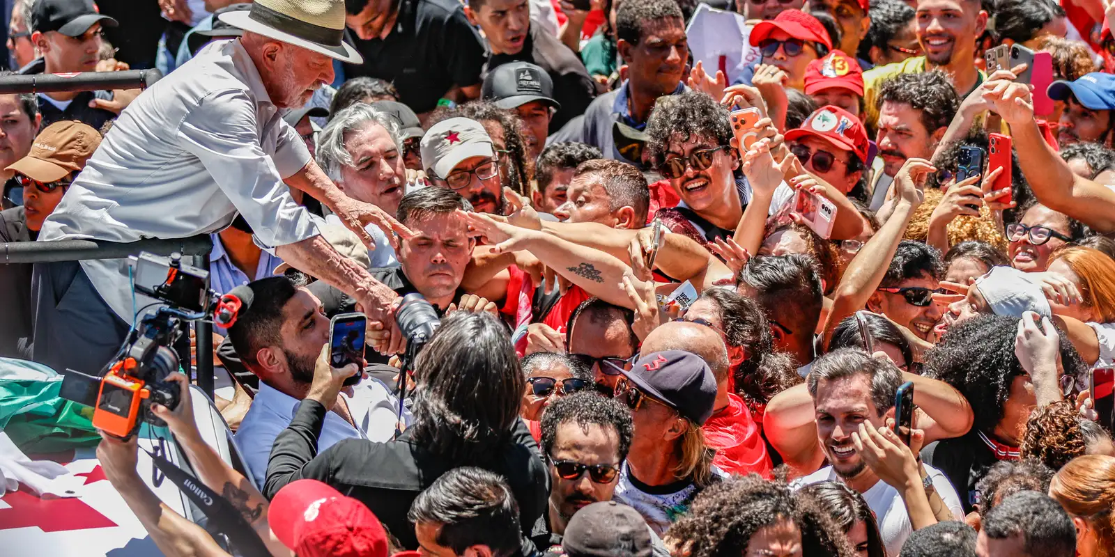PT vai acionar a Justiça contra suspensão do canal Exército do Lula