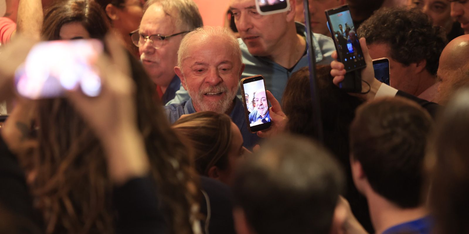 Lula agradece votos nas eleições presidenciais e defende regulação digital
