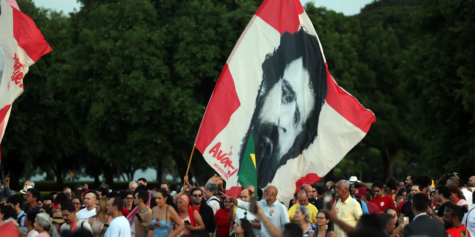 Eleitores idosos celebram aniversário de Lula com emoção no Palácio do Alvorada