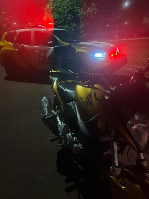 Moto com pneu careca, placa ilegível e documento atrasado desde 2024 acaba apreendida pela PM em Palotina