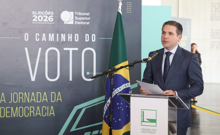 Hugo Motta comemora expansão histórica da bancada feminina na Câmara