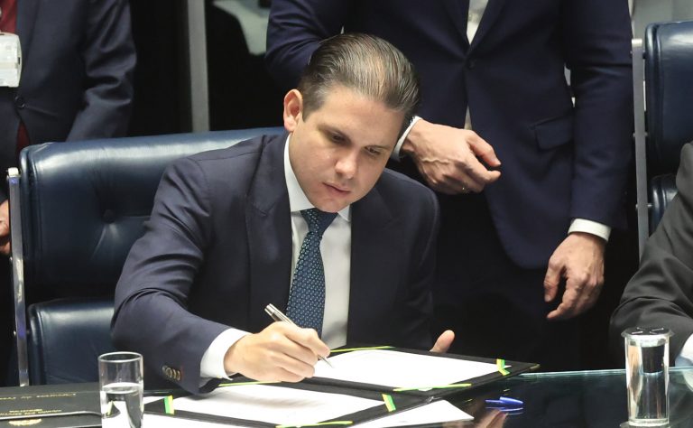 Câmara aprova adoção imediata da nova escala de trabalho para terceirizados