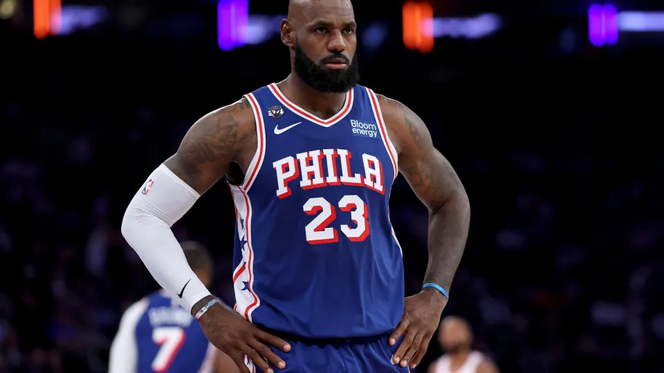NBA: LeBron estreia na Filadélfia com virada histórica dos 76ers