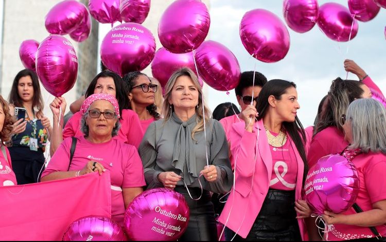 Outubro Rosa: Flávia Morais destaca importância do diagnóstico precoce