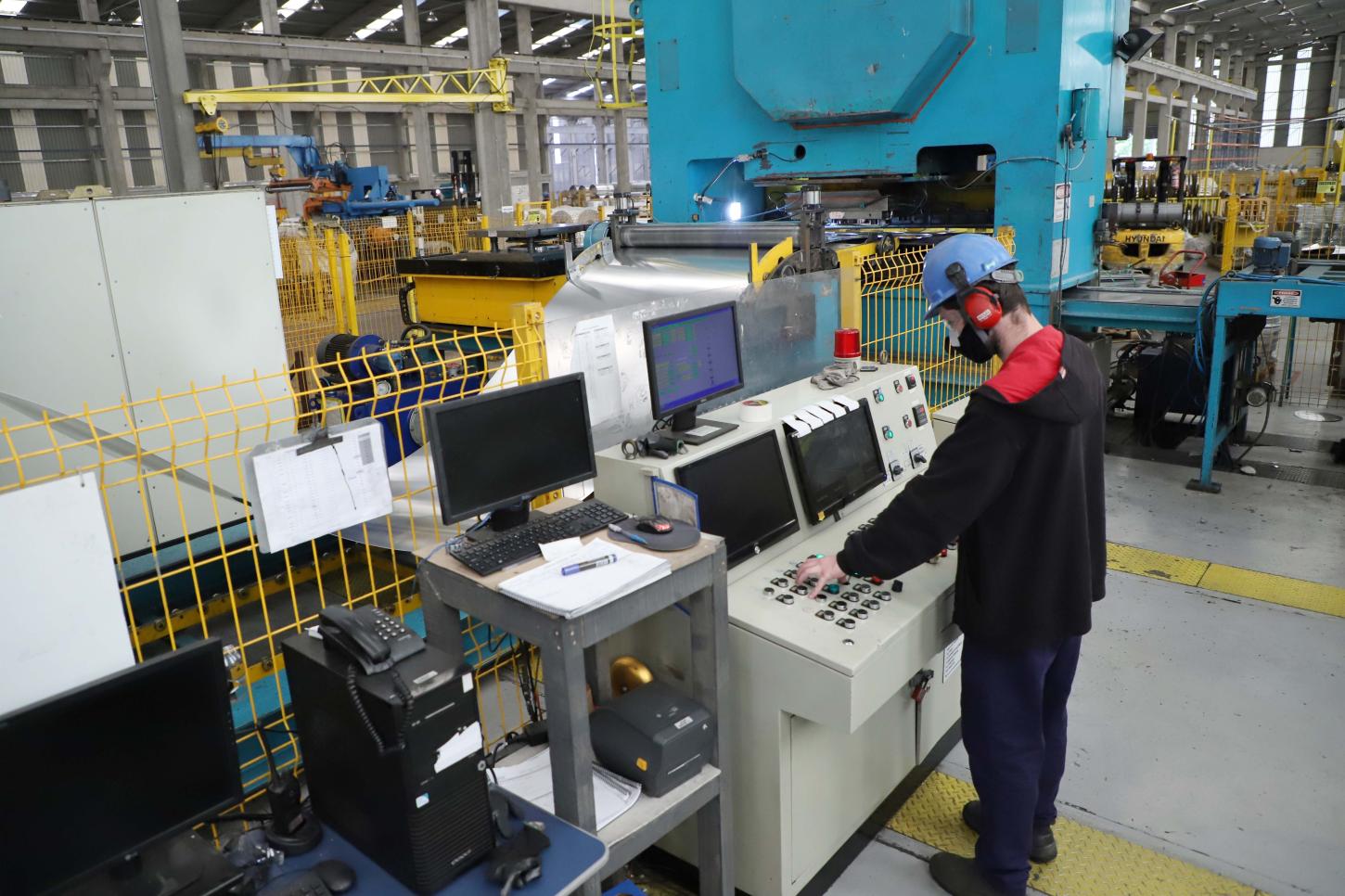 Paraná tem mais de 26,6 mil vagas de emprego com carteira assinada