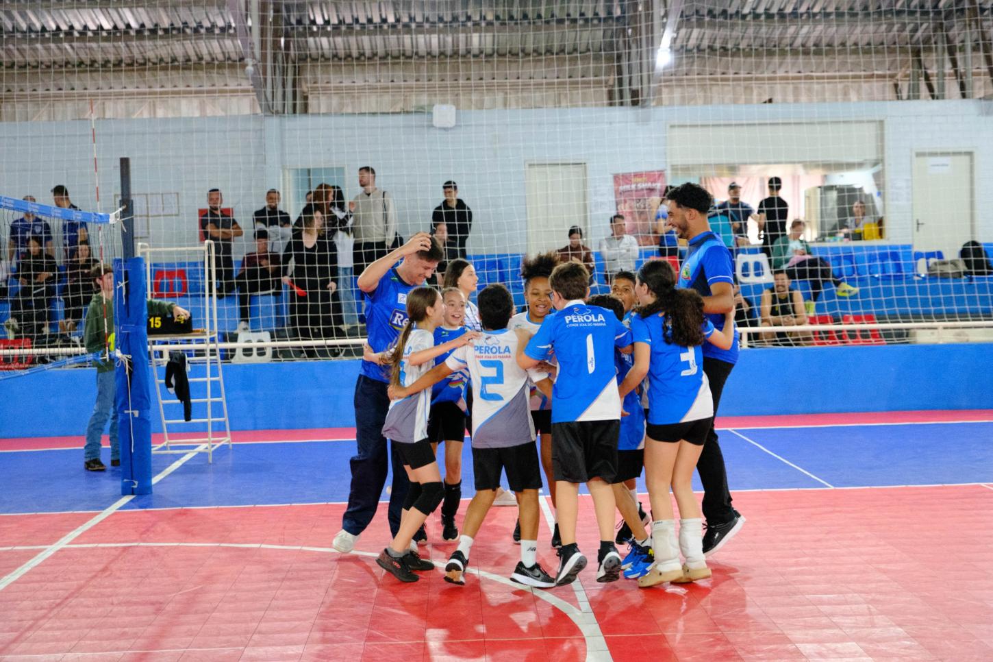 Pérola B conquista o título do minivôlei no Campeonato Regional de Palotina