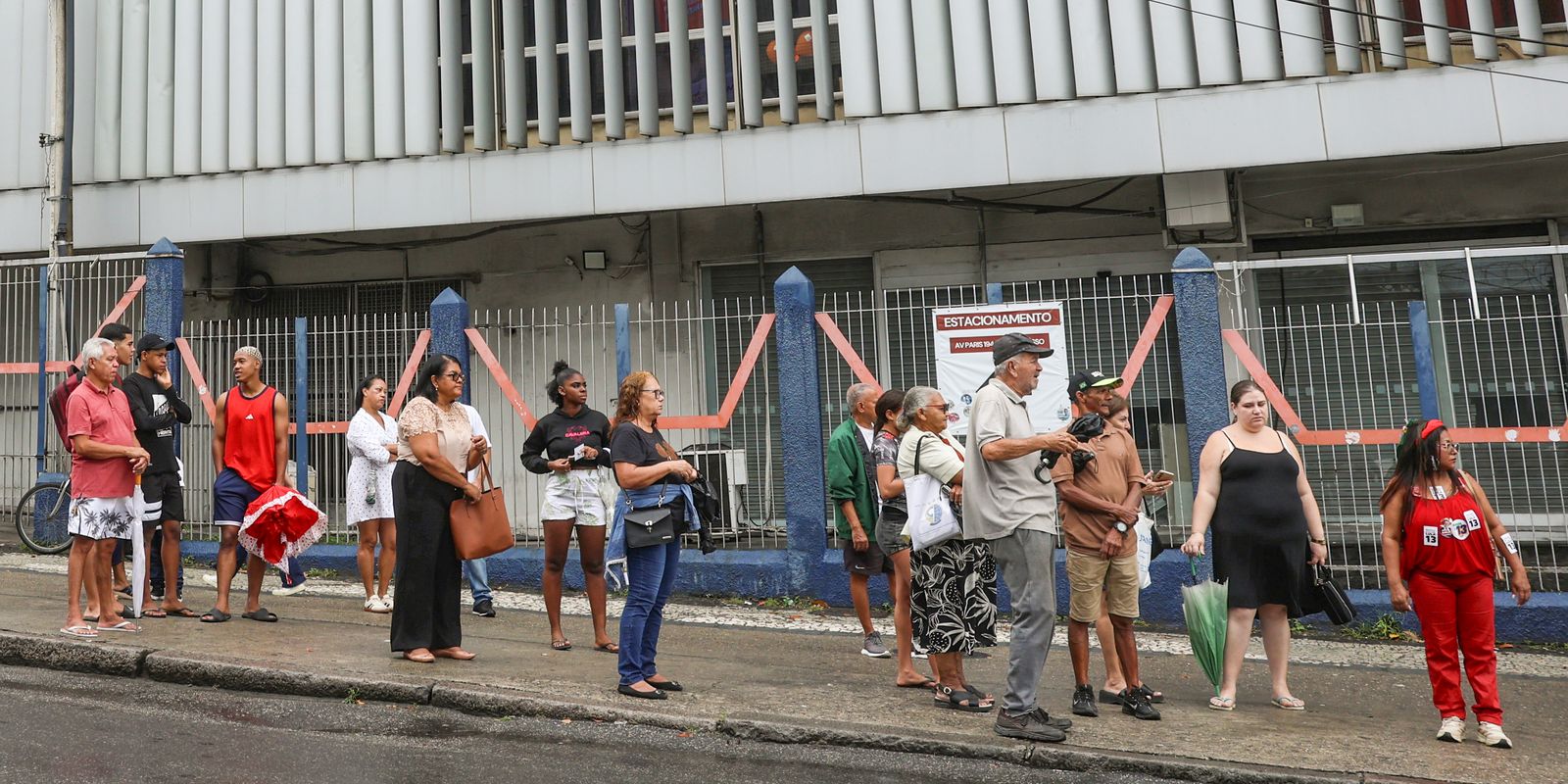 Polícia federal investiga falhas na frota de ônibus durante as eleições