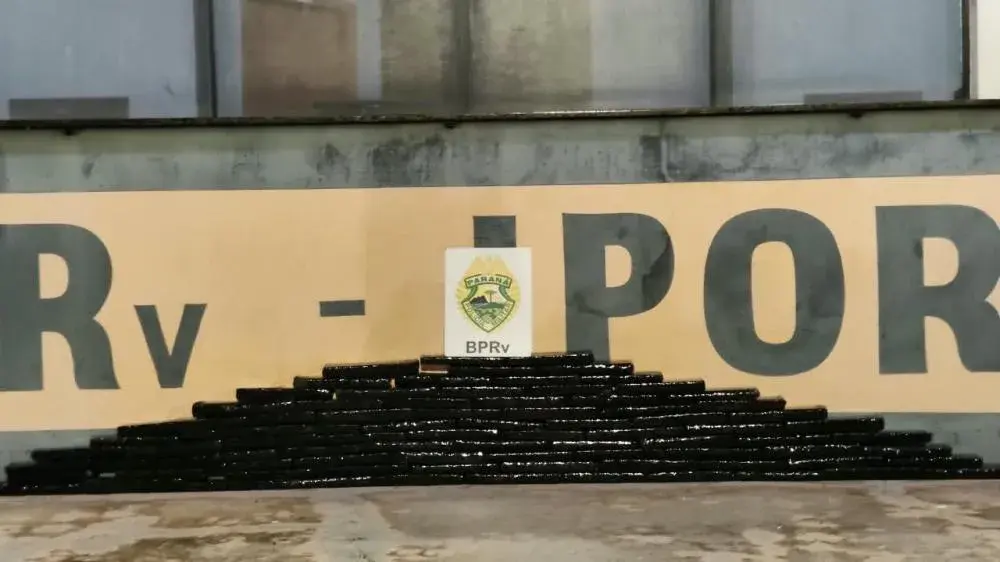 Polícia Rodoviária apreende mais de 60 quilos de maconha escondidos em caminhonete na PR-323