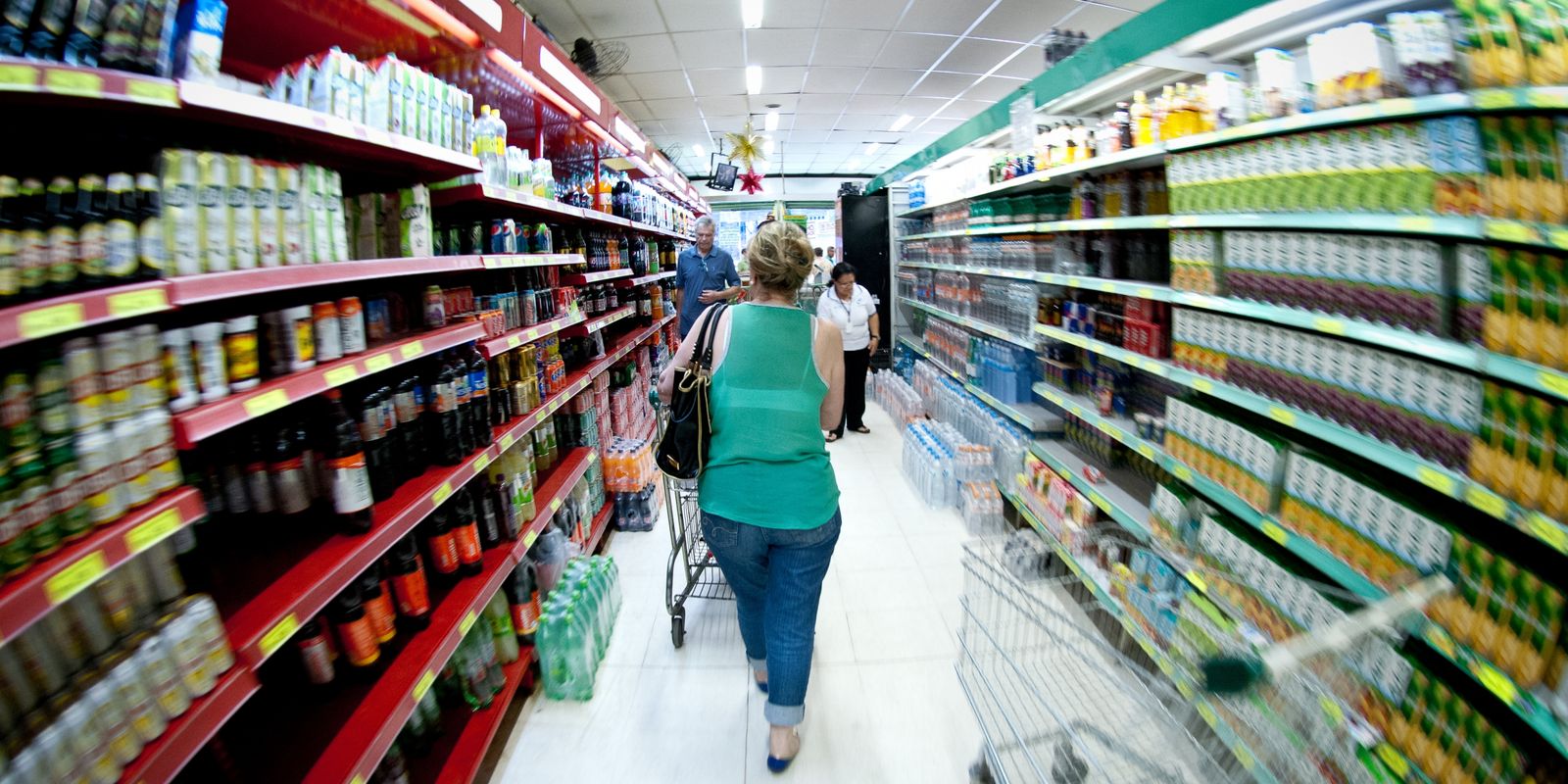 Produção industrial no Brasil cai 0,6% em agosto, aponta IBGE