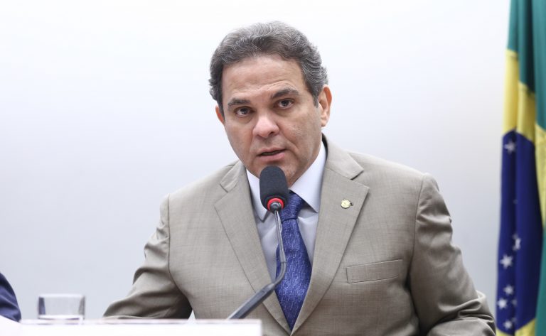 Projeto de lei fixa porcentagem mínima de polpa de açaí em produtos
