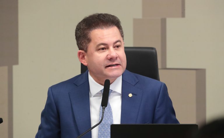 Projeto propõe isentar templos e ONGs da taxa de licenciamento