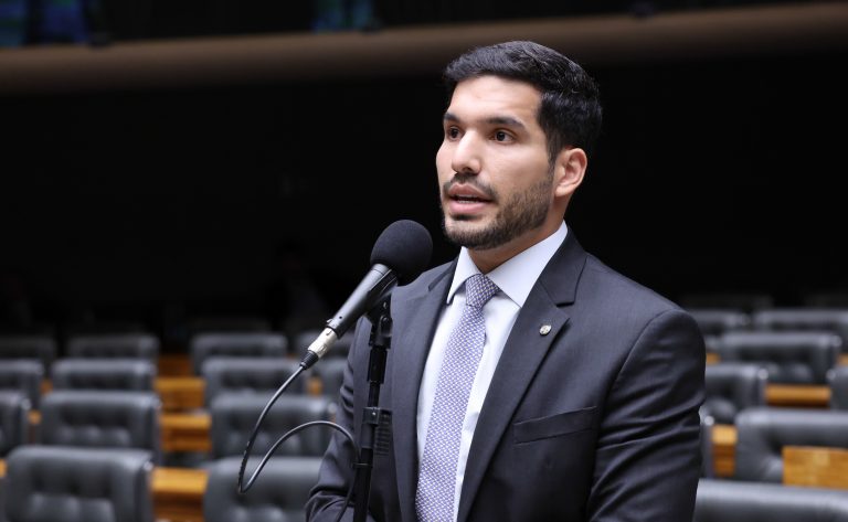 Projeto prevê 60% de desconto em multas de trânsito para profissionais de app