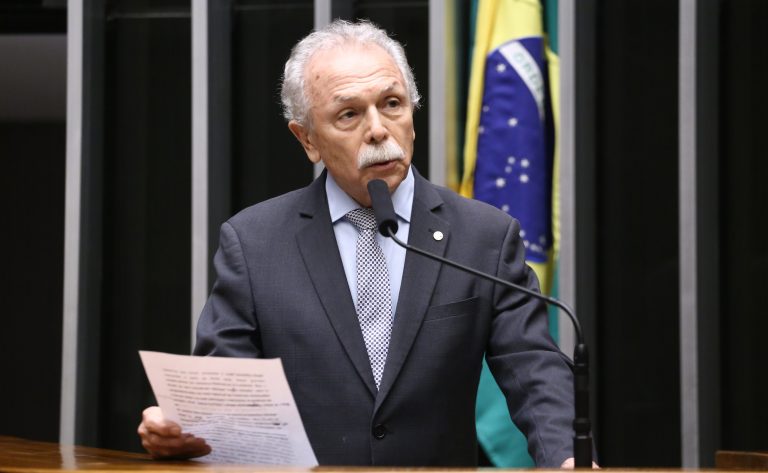 Projeto prevê troca de plásticos descartáveis no setor público e escolas
