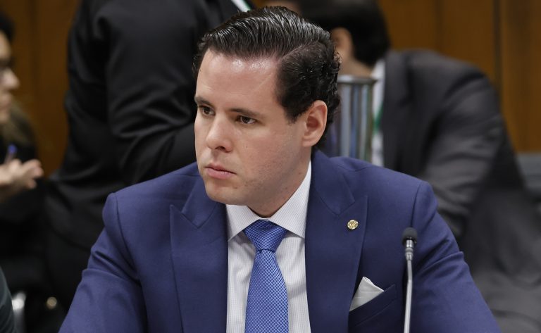 Projeto de lei veda perdão e benefícios para crimes contra crianças