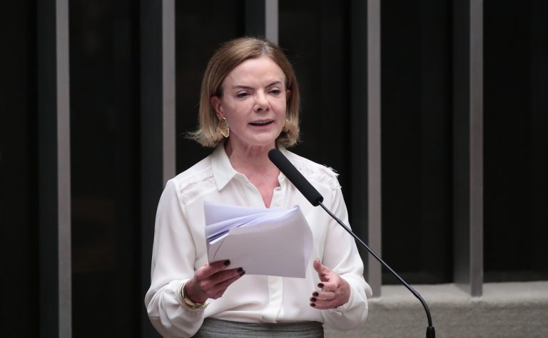 Projeto criminaliza divulgação de crueldade contra animais na internet