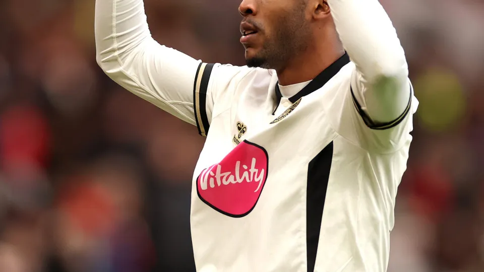 Rayan brilha e Bournemouth aprofunda crise do Manchester United