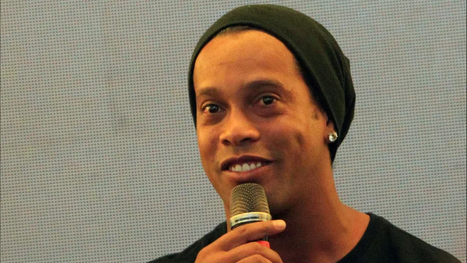 Ronaldinho Gaúcho surpreende e anuncia volta aos gramados pelo Ravenna