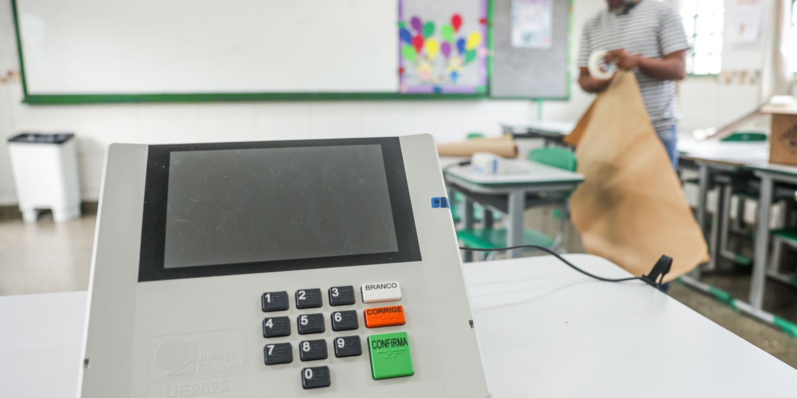 TRE-SP realiza troca de 52 urnas eletrônicas com falhas durante a votação