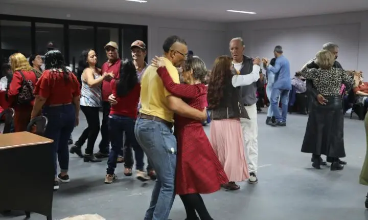 1º Jantar Dançante dos Idosos reúne participantes em noite de integração e alegria em Terra Roxa 