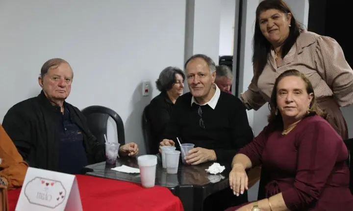 1º Jantar Dançante dos Idosos reúne participantes em noite de integração e alegria em Terra Roxa 
