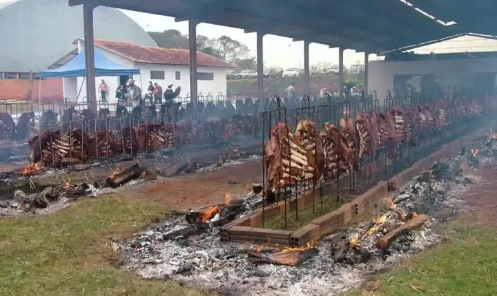 32ª Festa do Costelão reúne milhares de pessoas em Pérola Independente