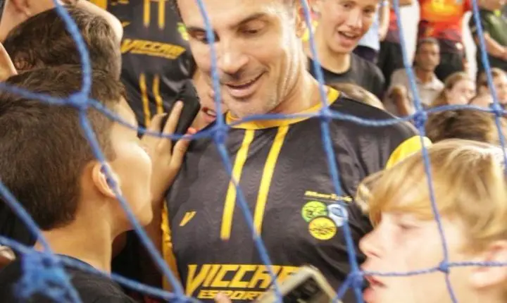 Abertura dos Jogos Abertos Municipais reúne mais de 300 atletas em Maripá e encanta público com show de Falcão