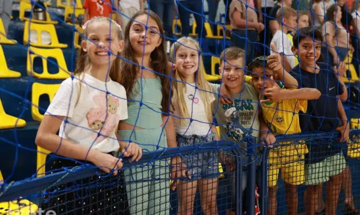 Abertura dos Jogos Abertos Municipais reúne mais de 300 atletas em Maripá e encanta público com show de Falcão