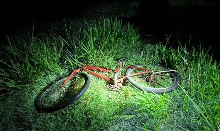Acidente envolvendo moto, bicicleta e carro deixa dois feridos na PR-182