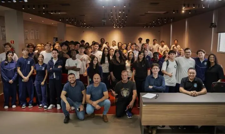 Alunos do Colégio Cívico-Militar Barão do Rio Branco acompanham reunião de comissão na Câmara de Palotina