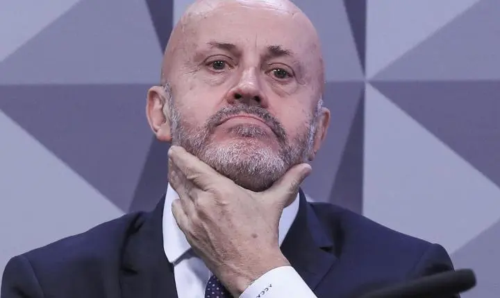 André Mendonça determina soltura do filho do Careca do INSS com cautelares