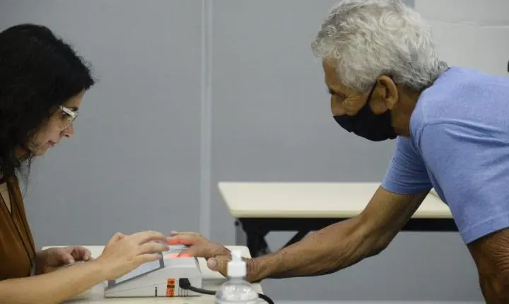Aposentado que votar nas eleições garante prova de vida automática no INSS