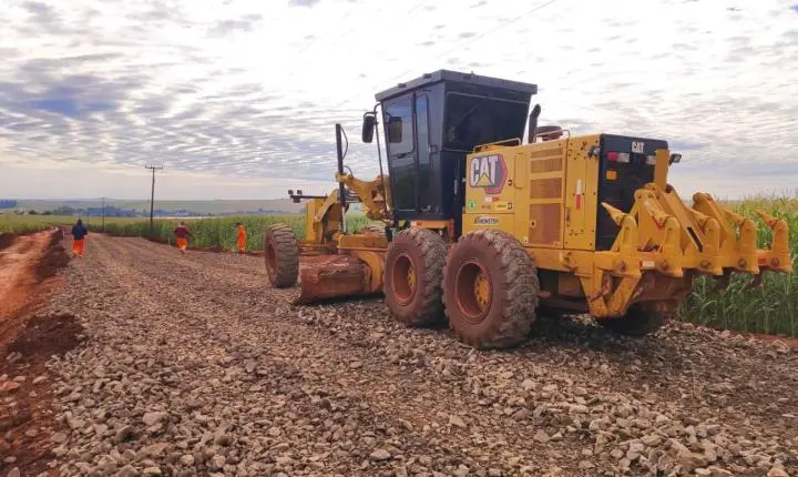 Asfaltamento na Estrada Barreiro avança com investimento de R$ 700 mil em Assis Chateaubriand