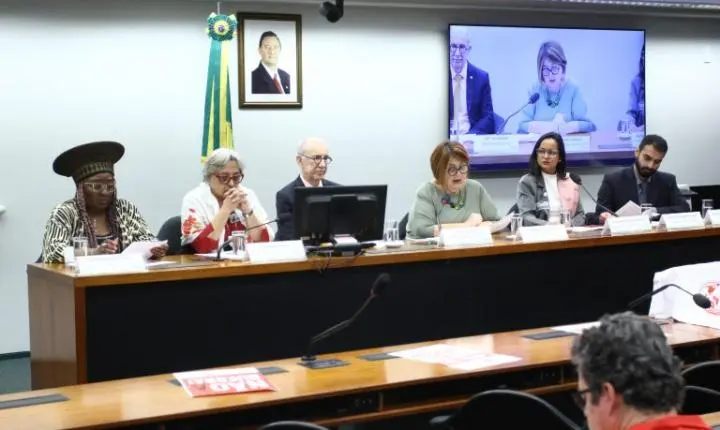 Ativistas denunciam deportações em massa nos EUA e cobram acolhimento de migrantes no Brasil