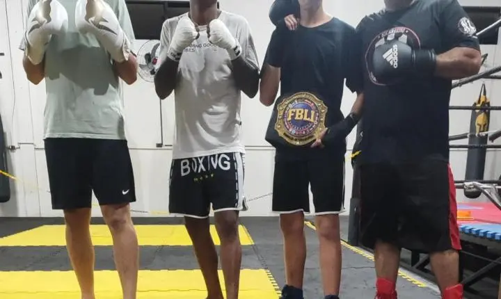 Atletas de Palotina conquistam cinturão em campeonato internacional de boxe