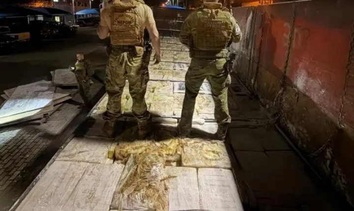 Bitrem com 4,4 toneladas de drogas é apreendido na BR-272 em Terra Roxa
