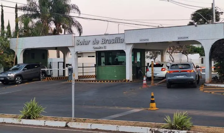 Bolsonaro pede liberação da prisão domiciliar para ver filhos no Dia dos Pais