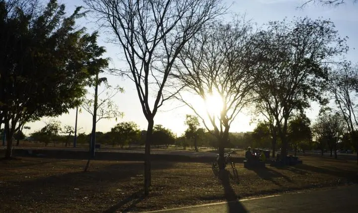 Inmet divulga previsão do tempo com calor intenso e tempestades pelo Brasil