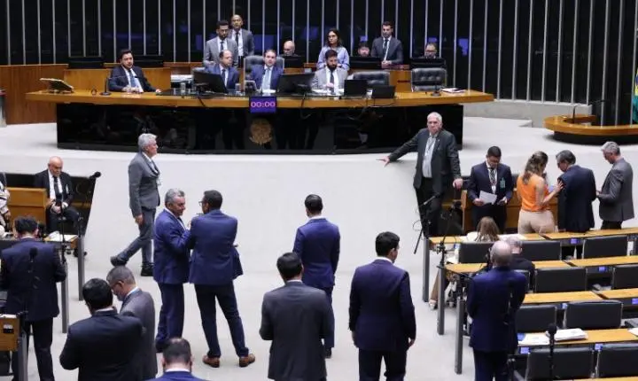 Câmara aprova MP que amplia indenização para servidores em áreas de fronteira